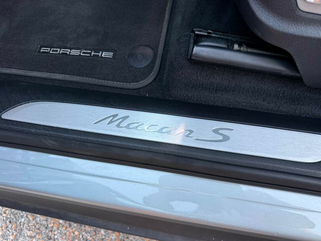 2020 Porsche Macan S, Premium Pack Plus, 21" Sport Classic Wheels, Park Assist  - 22995006 - 35