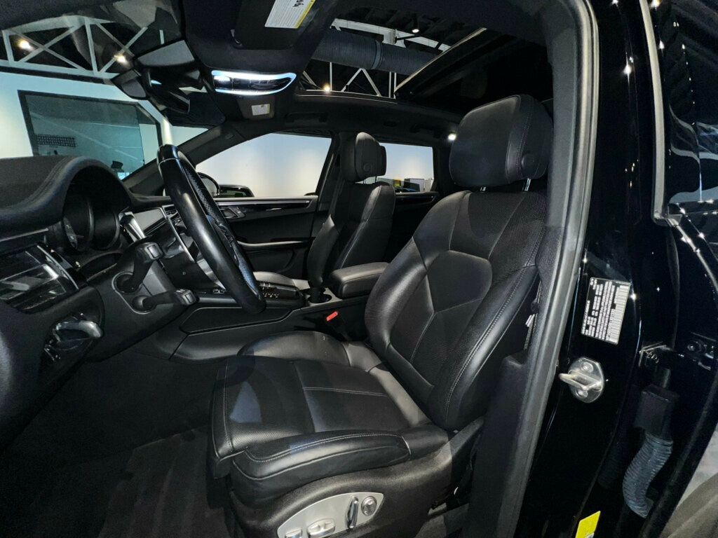 2020 Porsche Macan S/PremiumPkgPlus/Htd&CldSeats/PanoRoof/AppleCarplay/BoseSound - 22937625 - 17