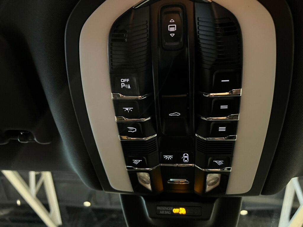 2020 Porsche Macan S/PremiumPkgPlus/Htd&CldSeats/PanoRoof/AppleCarplay/BoseSound - 22937625 - 23
