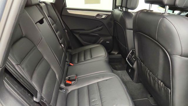 2020 Porsche Macan Turbo AWD w/ Premium Package Plus & Sport Chrono Pkg - 23036481 - 23