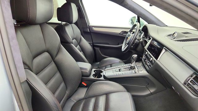 2020 Porsche Macan Turbo AWD w/ Premium Package Plus & Sport Chrono Pkg - 23036481 - 24