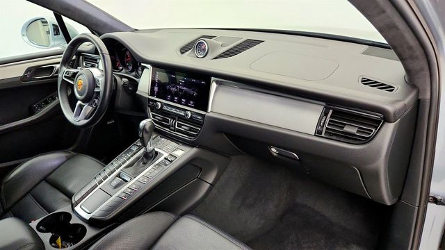 2020 Porsche Macan Turbo AWD w/ Premium Package Plus & Sport Chrono Pkg - 23036481 - 25