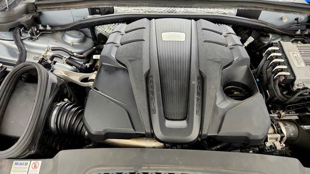 2020 Porsche Macan Turbo AWD w/ Premium Package Plus & Sport Chrono Pkg - 23036481 - 27