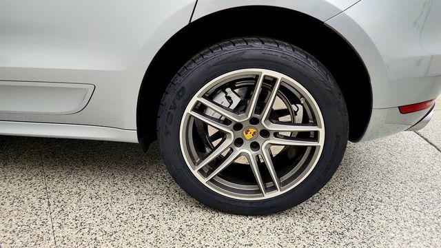 2020 Porsche Macan Turbo AWD w/ Premium Package Plus & Sport Chrono Pkg - 23036481 - 8