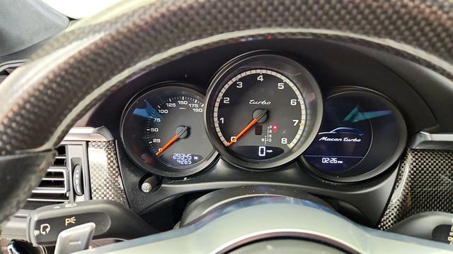 2020 Porsche Macan Turbo AWD w/ Premium Plus Pkg & Sport Chrono Pkg - 23047022 - 14