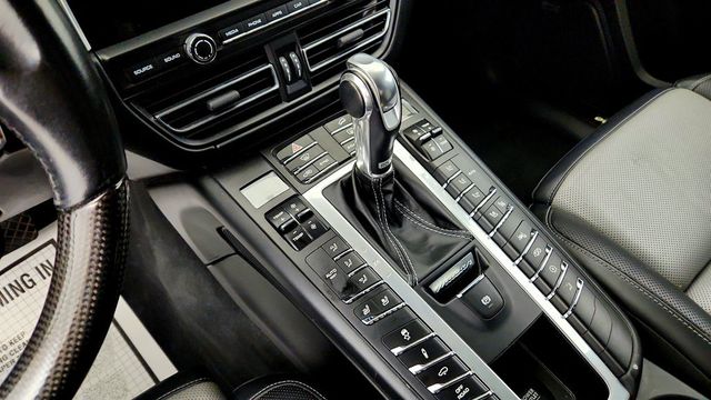 2020 Porsche Macan Turbo AWD w/ Premium Plus Pkg & Sport Chrono Pkg - 23047022 - 16
