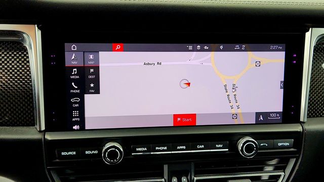 2020 Porsche Macan Turbo AWD w/ Premium Plus Pkg & Sport Chrono Pkg - 23047022 - 19