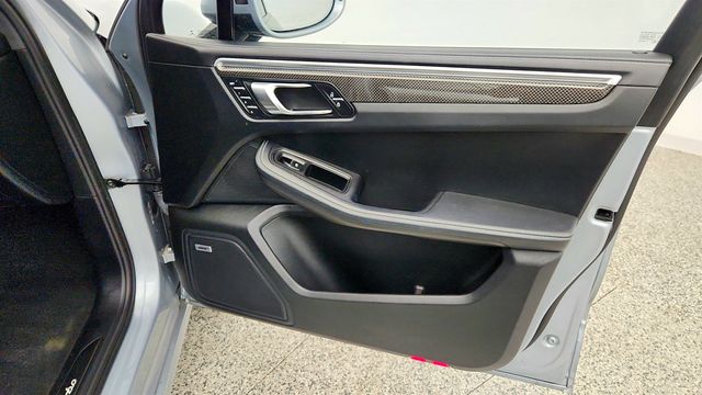 2020 Porsche Macan Turbo AWD w/ Premium Plus Pkg & Sport Chrono Pkg - 23047022 - 26