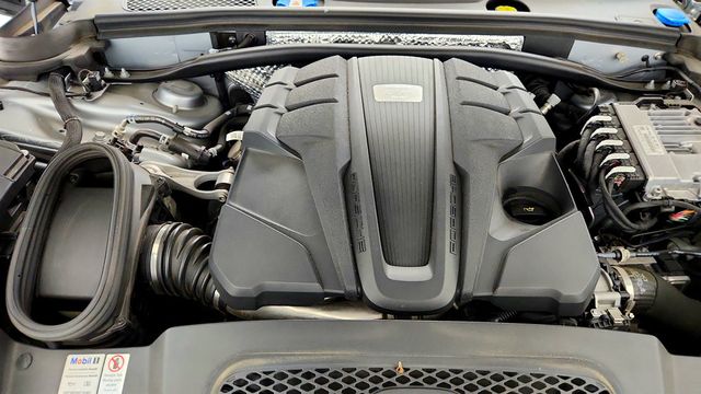 2020 Porsche Macan Turbo AWD w/ Premium Plus Pkg & Sport Chrono Pkg - 23047022 - 27