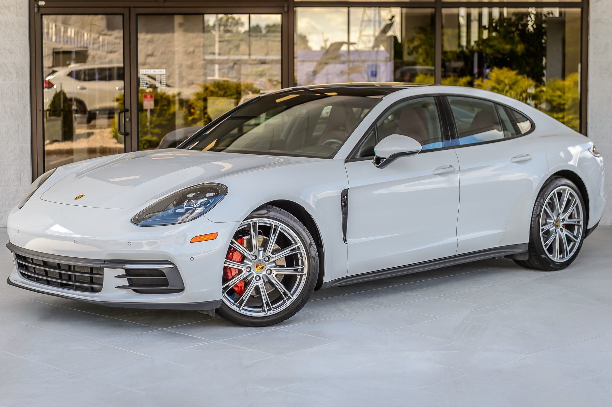 2020 Porsche Panamera 4 photo 2