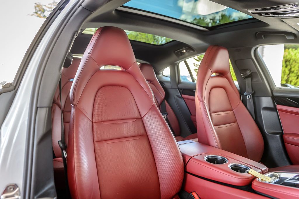 2020 Porsche Panamera PANAMERA - WHITE ON RED LEATHER - NAV - PANO ROOF - BLUETOOTH - 22901827 - 34