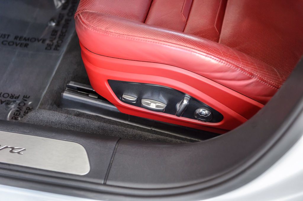 2020 Porsche Panamera PANAMERA - WHITE ON RED LEATHER - NAV - PANO ROOF - BLUETOOTH - 22901827 - 36