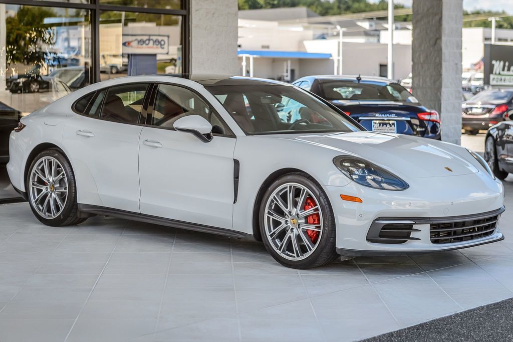 2020 Porsche Panamera PANAMERA - WHITE ON RED LEATHER - NAV - PANO ROOF - BLUETOOTH - 22901827 - 3