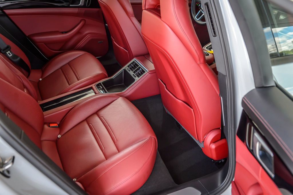 2020 Porsche Panamera PANAMERA - WHITE ON RED LEATHER - NAV - PANO ROOF - BLUETOOTH - 22901827 - 40