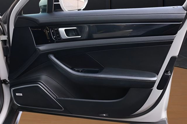 2020 Porsche Panamera RWD - 23034843 - 24