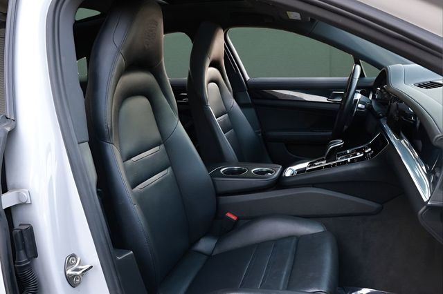 2020 Porsche Panamera RWD - 23034843 - 26