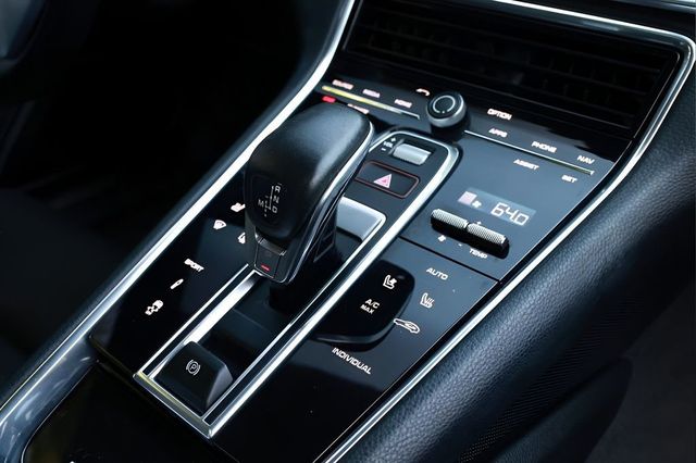 2020 Porsche Panamera RWD - 23034843 - 27