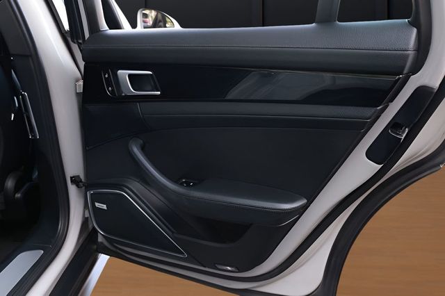 2020 Porsche Panamera RWD - 23034843 - 32