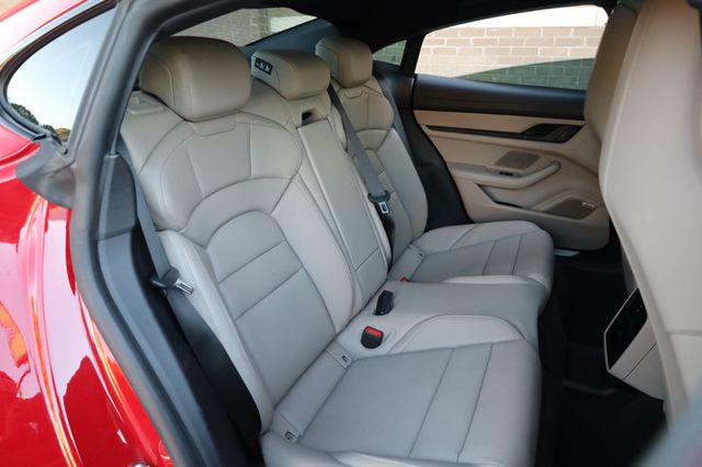 2020 Porsche Taycan 4S Sedan w/93.4kWh and Premium Pkg! - 22938595 - 11