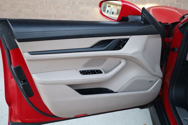 2020 Porsche Taycan 4S Sedan w/93.4kWh and Premium Pkg! - 22938595 - 13