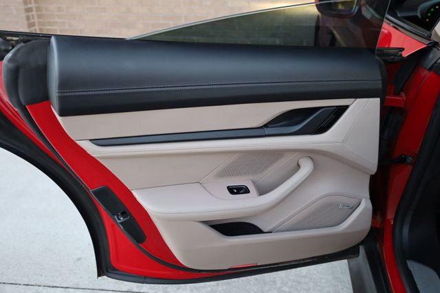 2020 Porsche Taycan 4S Sedan w/93.4kWh and Premium Pkg! - 22938595 - 15