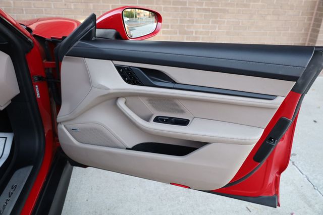 2020 Porsche Taycan 4S Sedan w/93.4kWh and Premium Pkg! - 22938595 - 18