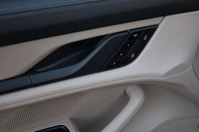 2020 Porsche Taycan 4S Sedan w/93.4kWh and Premium Pkg! - 22938595 - 30