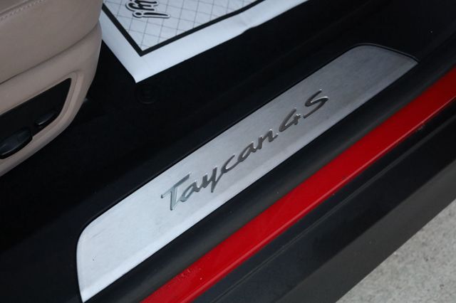 2020 Porsche Taycan 4S Sedan w/93.4kWh and Premium Pkg! - 22938595 - 31