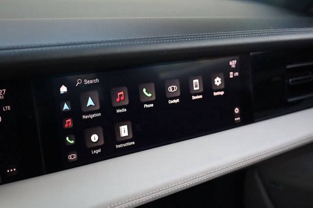 2020 Porsche Taycan 4S Sedan w/93.4kWh and Premium Pkg! - 22938595 - 39