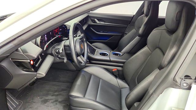 2020 Porsche Taycan 4S Sedan w/ Premium Pkg & SportDesign Pkg & 93-kWh Battery - 23094708 - 17