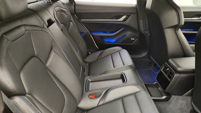 2020 Porsche Taycan 4S Sedan w/ Premium Pkg & SportDesign Pkg & 93-kWh Battery - 23094708 - 19