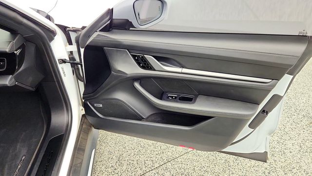 2020 Porsche Taycan 4S Sedan w/ Premium Pkg & SportDesign Pkg & 93-kWh Battery - 23094708 - 22