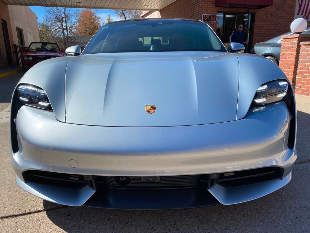 2020 Porsche Taycan Turbo photo 2