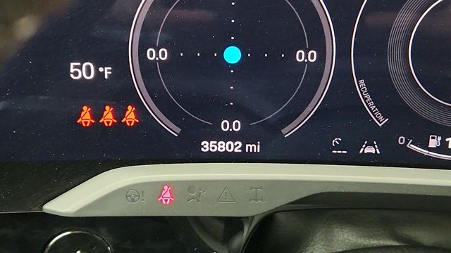 2020 Porsche Taycan Turbo Sedan w/ Premium Pkg, 21'' Wheels & Mobile Charger Connect - 22946645 - 15