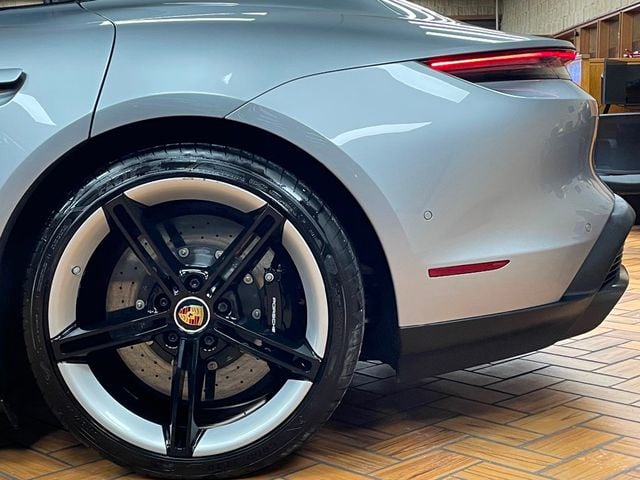 2020 Porsche Taycan Turbo S's photo