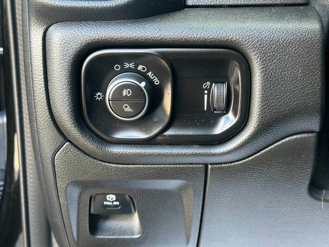 2020 Ram 1500 Big Horn 4x4 4dr Crew Cab 5.6 ft. SB Pickup - 22952526 - 28