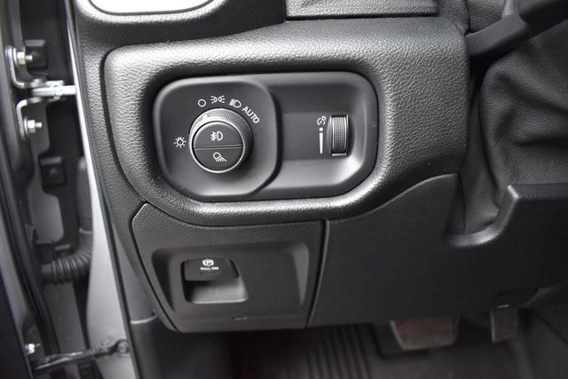 2020 Ram 1500 Big Horn 4x4 Crew Cab 5'7" Box - 22869653 - 10