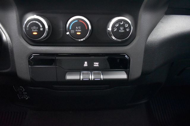 2020 Ram 1500 Big Horn 4x4 Crew Cab 5'7" Box - 22869653 - 12