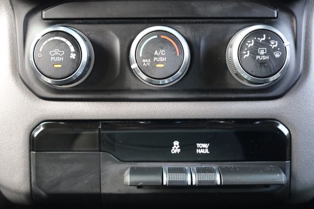 2020 Ram 1500 Big Horn 4x4 Crew Cab 5'7" Box - 22970739 - 42