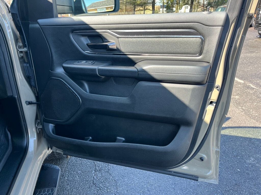 2020 Ram 1500 BUILT TO SERVE Crew Cab 4x4 - 22986831 - 34