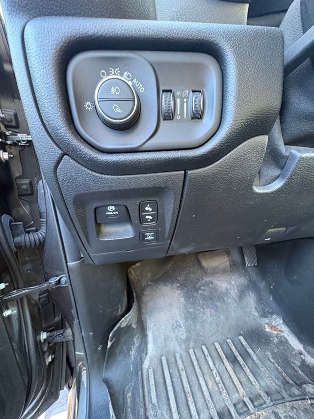 2020 Ram 1500 Laramie 4x4 Crew Cab 5'7" Box - 22933976 - 10