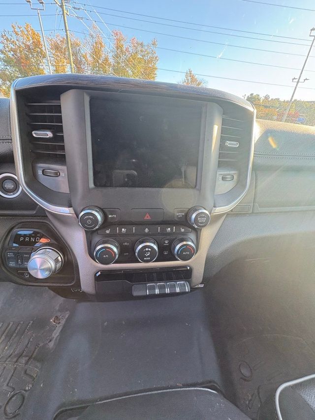2020 Ram 1500 Laramie 4x4 Crew Cab 5'7" Box - 22933976 - 11