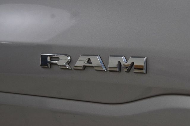 2020 Ram 1500 Laramie 4x4 Crew Cab 5'7" Box - 22979358 - 17