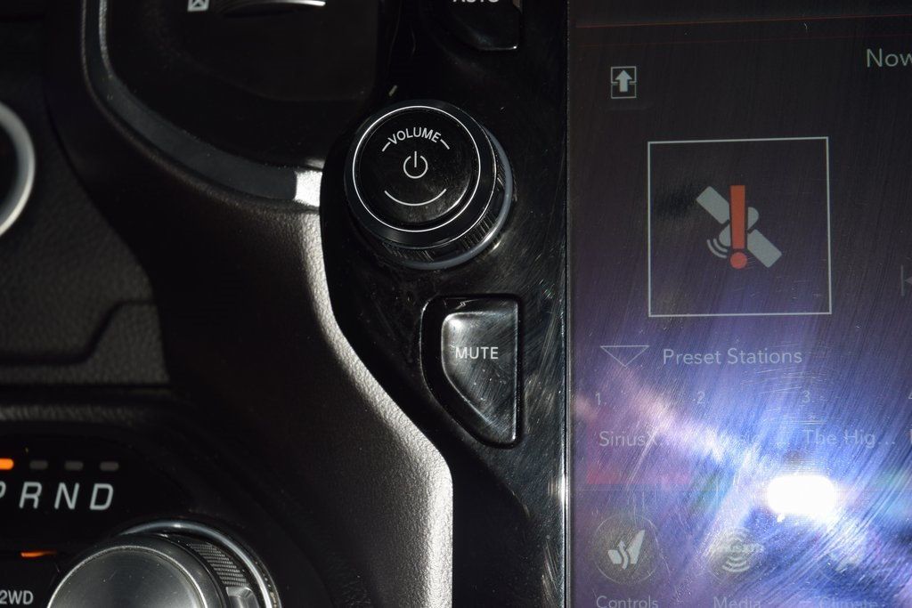 2020 Ram 1500 Laramie 4x4 Crew Cab 5'7" Box - 22979358 - 40