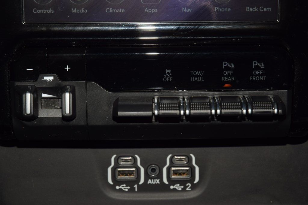 2020 Ram 1500 Laramie 4x4 Crew Cab 5'7" Box - 22979358 - 42