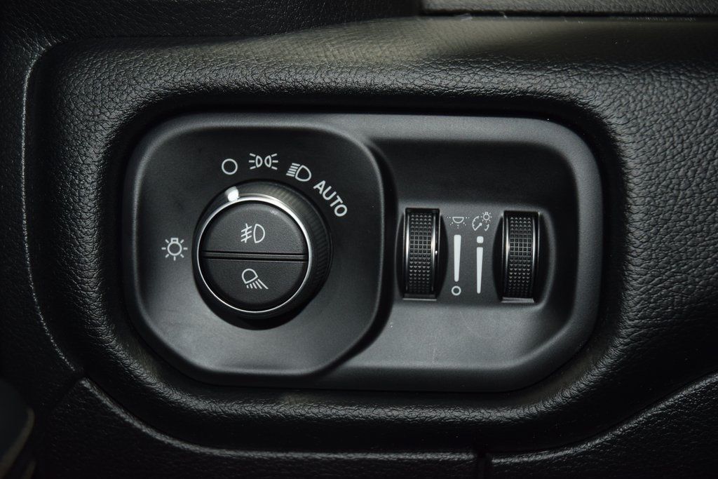 2020 Ram 1500 Laramie 4x4 Crew Cab 5'7" Box - 22979358 - 45