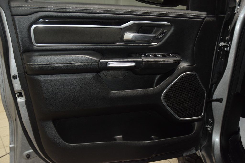 2020 Ram 1500 Laramie 4x4 Crew Cab 5'7" Box - 22979358 - 57