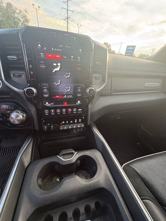 2020 Ram 1500 Laramie 4x4 Crew Cab 5'7" Box - 23074261 - 13