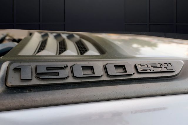 2020 Ram 1500 Laramie 4x4 Crew Cab 5'7" Box - 23022107 - 33