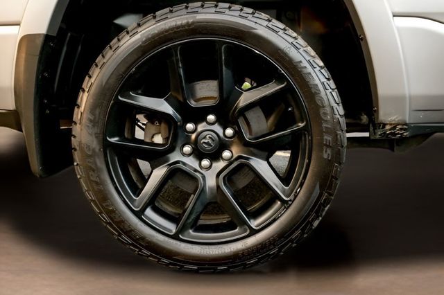 2020 Ram 1500 Laramie 4x4 Crew Cab 5'7" Box - 23022107 - 35